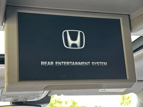 Used 2017 Honda Pilot Touring image 12