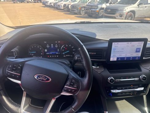 Used 2020 Ford Explorer Limited w/ Class III Trailer Tow Package image 11