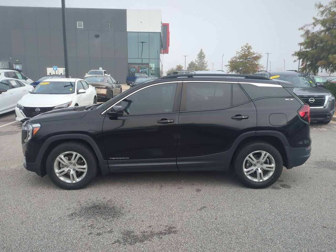 Used 2023 GMC Terrain SLE w/ Driver Convenience Package FWD image 7