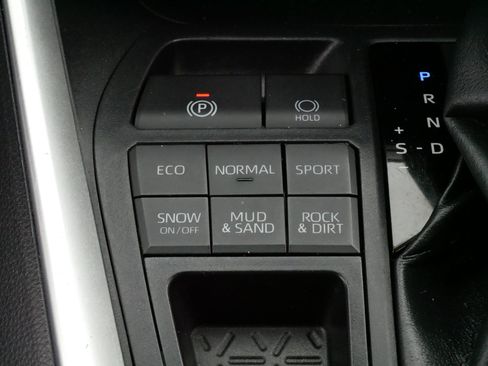 Used 2019 Toyota RAV4 LE w/ All Weather Liner Package image 25