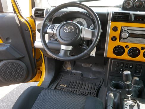Used 2007 Toyota FJ Cruiser 4WD image 9