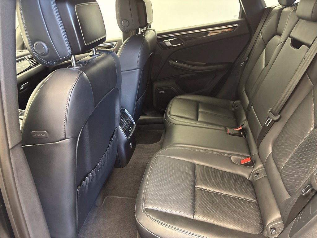 Certified 2023 Porsche Macan S AWD/4WD image 20