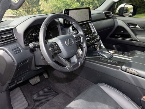 Used 2024 Lexus LX 600 4WD w/ Luxury Package image 2