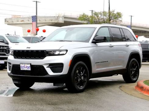New 2025 Jeep Grand Cherokee Altitude image 7