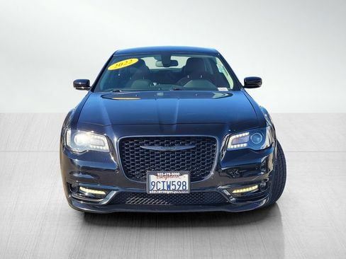 Used 2022 Chrysler 300 Touring L image 2