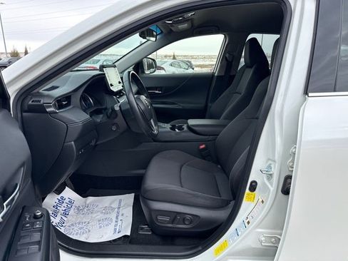 Used 2021 Toyota Venza LE image 20