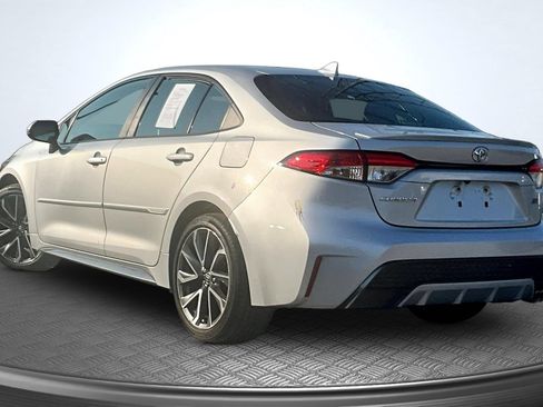 Used 2021 Toyota Corolla SE w/ SE Premium Package FWD image 3