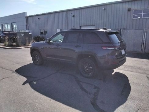 New 2025 Jeep Grand Cherokee Altitude w/ Trailer Tow Package image 11