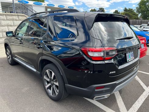 Used 2023 Honda Pilot Touring image 6