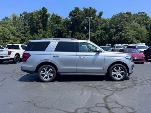 Used 2024 Ford Expedition Limited RWD image 4