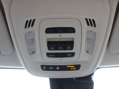 Used 2022 Buick Envision Avenir w/ Technology Package II FWD image 34