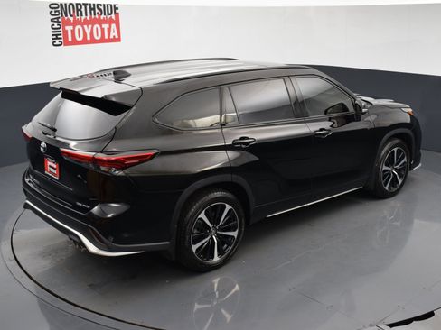 Used 2022 Toyota Highlander XSE AWD/4WD image 25