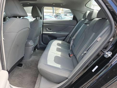 Used 2025 Hyundai Elantra SEL FWD image 17