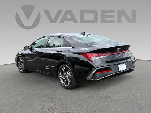 Used 2025 Hyundai Elantra Limited FWD image 25