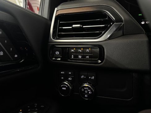 New 2026 GMC Yukon Denali w/ Sun & Power Step Package image 27