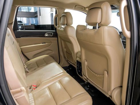 Used 2017 Jeep Grand Cherokee Limited image 36