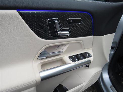 Used 2025 Mercedes-Benz GLA 250 4MATIC image 6