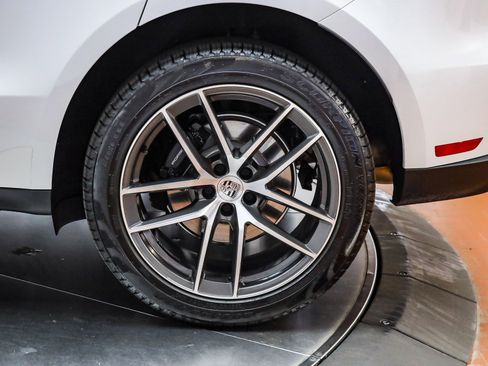 Used 2025 Porsche Macan image 9