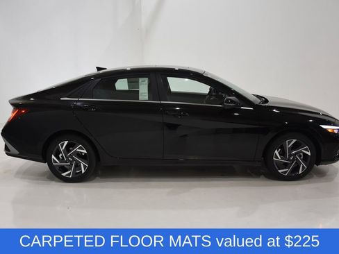 New 2025 Hyundai Elantra Limited image 3