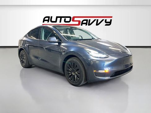 Used 2024 Tesla Model Y Long Range AWD/4WD image 1