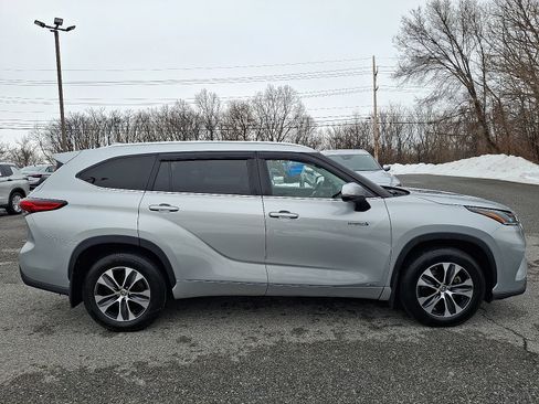 Used 2021 Toyota Highlander XLE image 7
