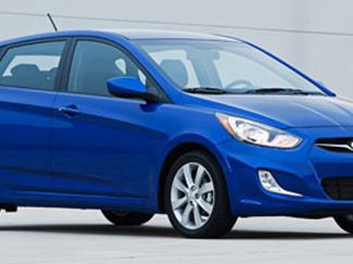 Used 2012 Hyundai Accent SE video 1
