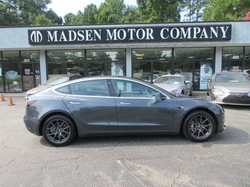 Used 2018 Tesla Model 3 Long Range RWD image 4