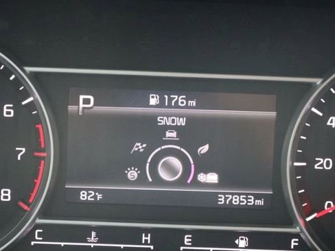 Certified 2022 Kia Sorento SX image 28