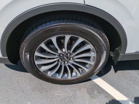 Used 2022 Lincoln Aviator Reserve w/ Equipment Group 201A RWD image 9