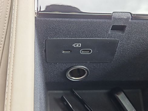 New 2026 Volvo XC90 B6 Plus w/ Protection Package Premier image 8