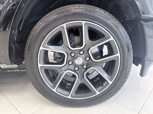 Used 2019 RAM 1500 Laramie AWD/4WD image 38
