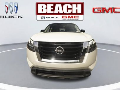 Used 2024 Nissan Pathfinder SV