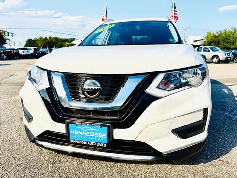 Used 2020 Nissan Rogue SV image 11