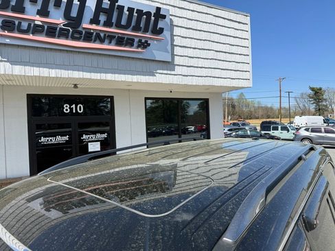 Used 2020 Nissan Armada SL w/ Premium Package image 12