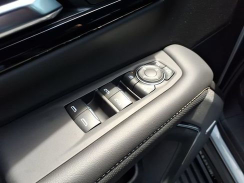 Used 2025 Chevrolet Tahoe Premier AWD/4WD image 17