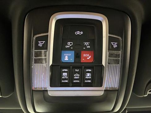 Used 2025 RAM 3500 Laramie AWD/4WD image 37