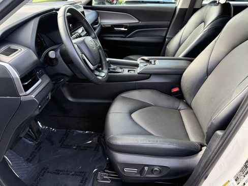 Used 2024 Toyota Grand Highlander XLE image 21