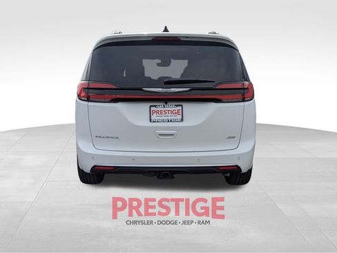 New 2026 Chrysler Pacifica Pinnacle w/ Trailer Tow Group image 5