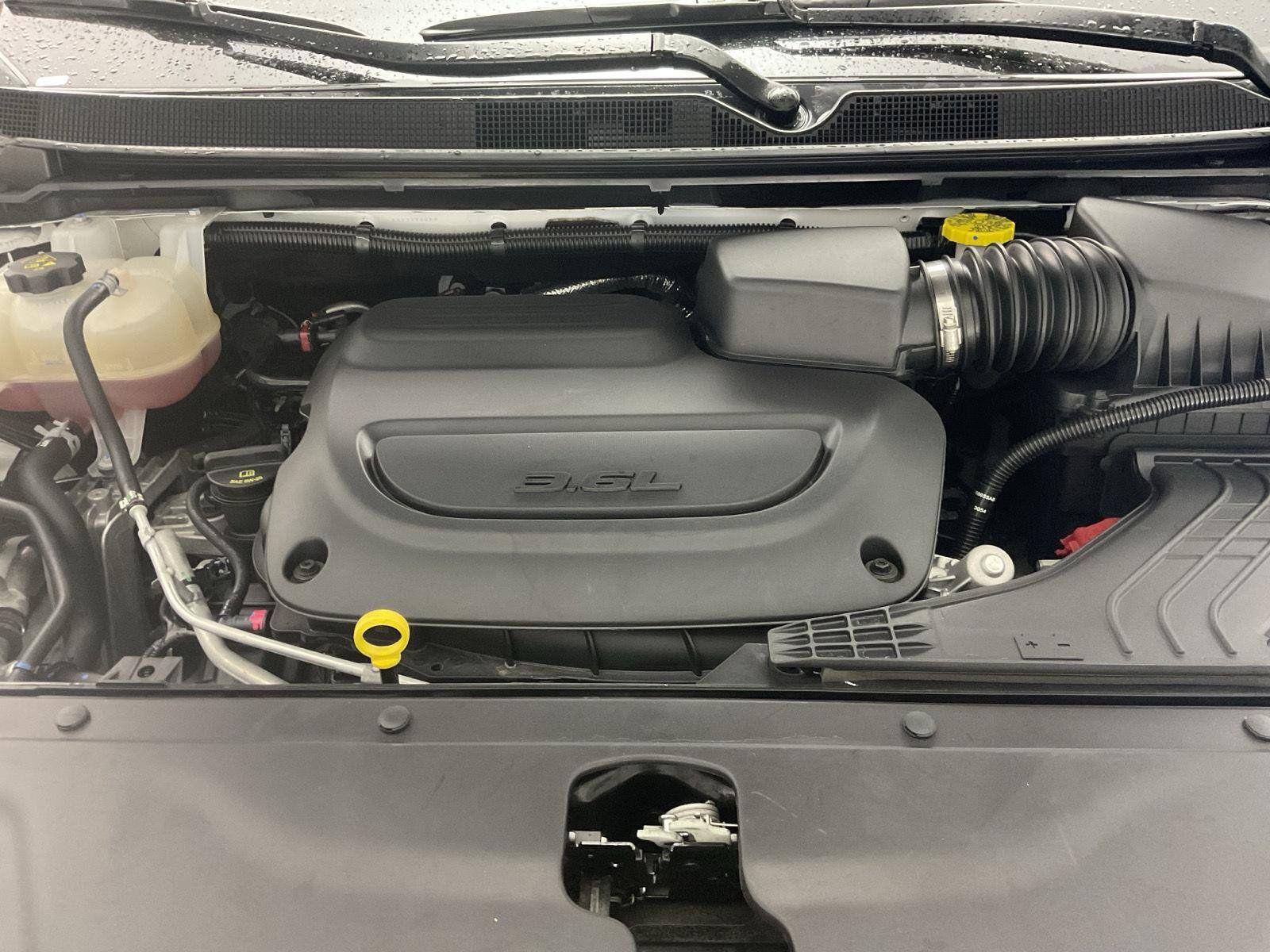 Used 2025 Chrysler Pacifica Limited FWD image 19