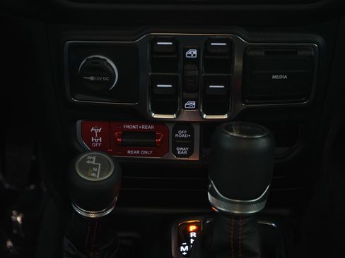 Used 2020 Jeep Gladiator Rubicon w/ Dual Top Group AWD/4WD image 20