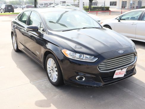 Used 2014 Ford Fusion Energi SE image 2