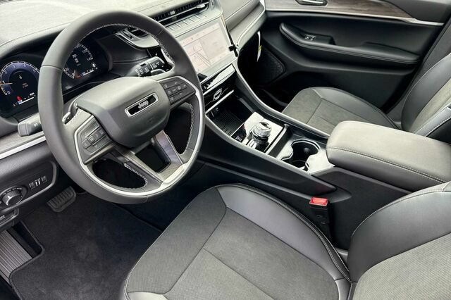 New 2026 Jeep Grand Cherokee L 4WD image 7