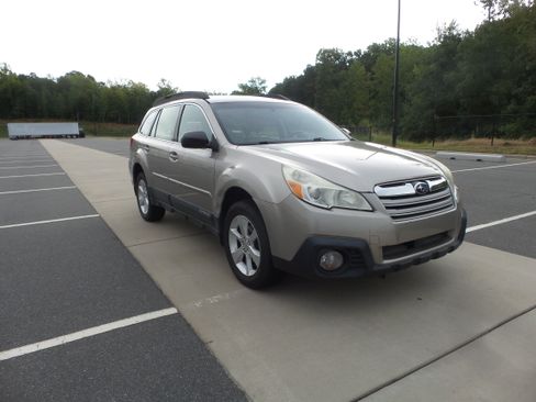 Used 2014 Subaru Outback 2.5i AWD/4WD image 1
