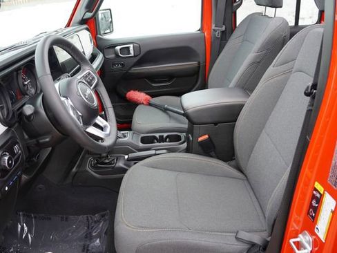 Certified 2025 Jeep Wrangler Unlimited Sahara w/ Safety Group image 17