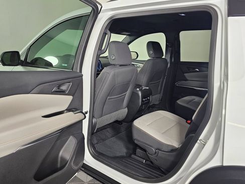 Used 2025 Chevrolet Traverse LT w/ Driver Confidence Package FWD image 32