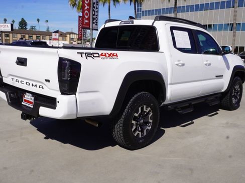Certified 2022 Toyota Tacoma TRD Off-Road w/ Technology Package image 7