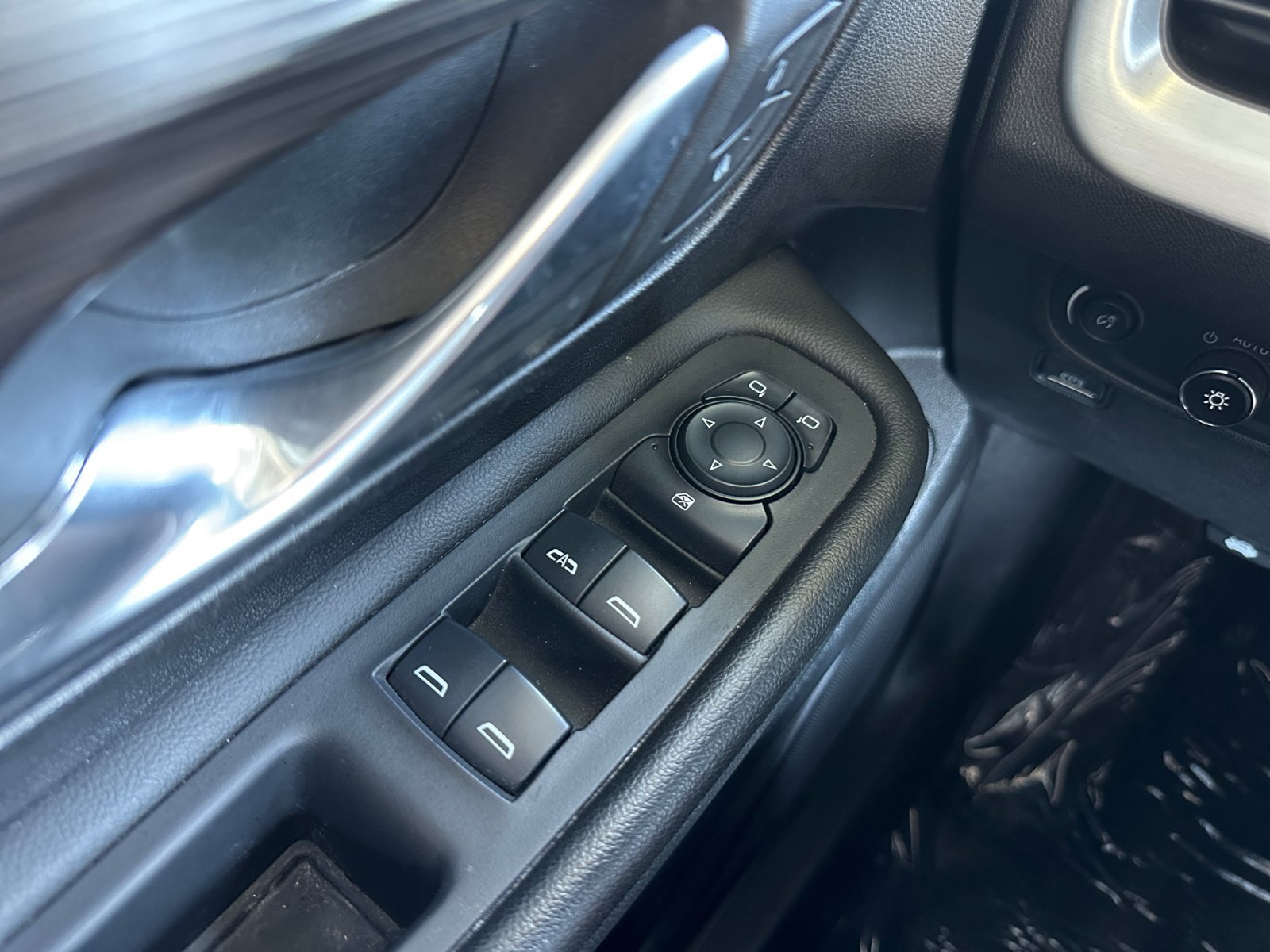 Used 2024 GMC Terrain SLE FWD image 17