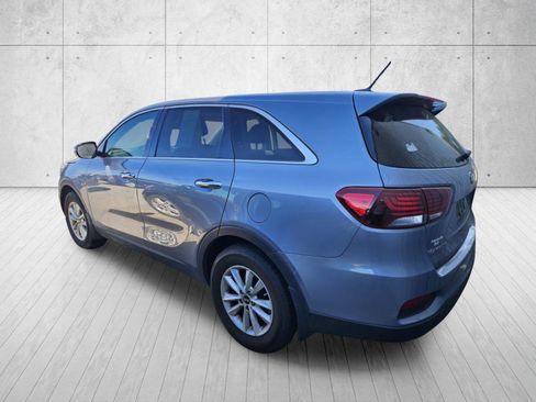 Used 2020 Kia Sorento LX FWD image 11