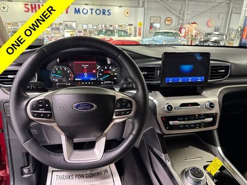Used 2022 Ford Explorer XLT w/ Equipment Group 202A AWD/4WD image 16