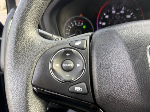 Used 2018 Honda HR-V EX image 19